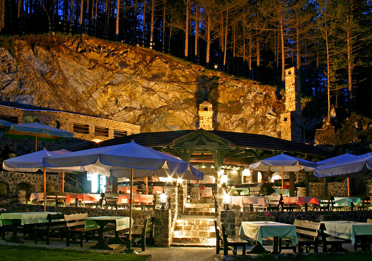 Почетак летње сезоне саобраћаја музејско-туристичког воза "Романтика" Почетак летње сезоне саобраћаја музејско-туристичког воза "Романтика"