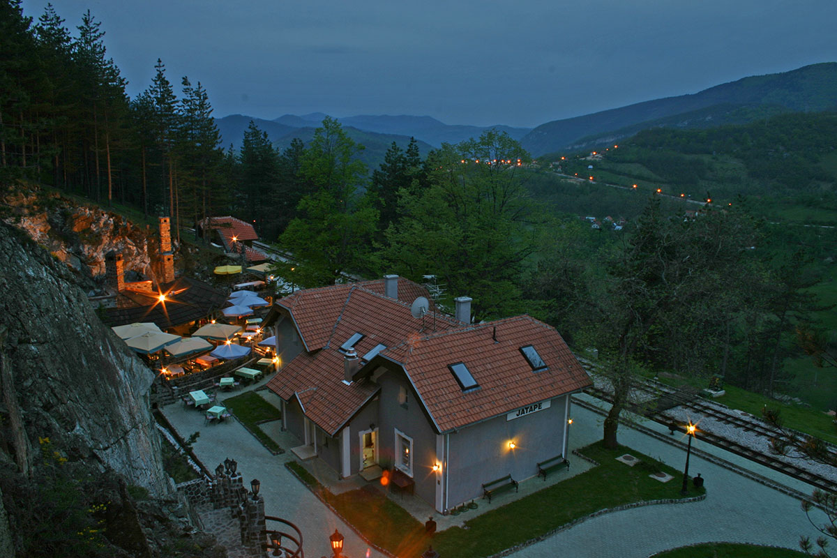 Почетак летње сезоне саобраћаја музејско-туристичког воза "Романтика" Почетак летње сезоне саобраћаја музејско-туристичког воза "Романтика"