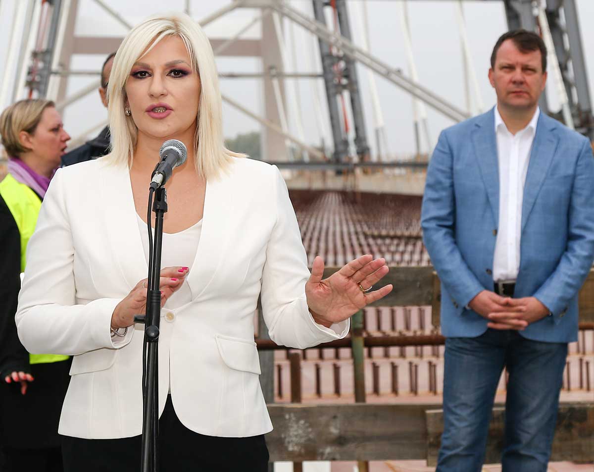 СПОЈЕНИ ЛУКОВИ НОВОГ „ЖЕЖЕЉА“ СПОЈЕНИ ЛУКОВИ НОВОГ „ЖЕЖЕЉА“